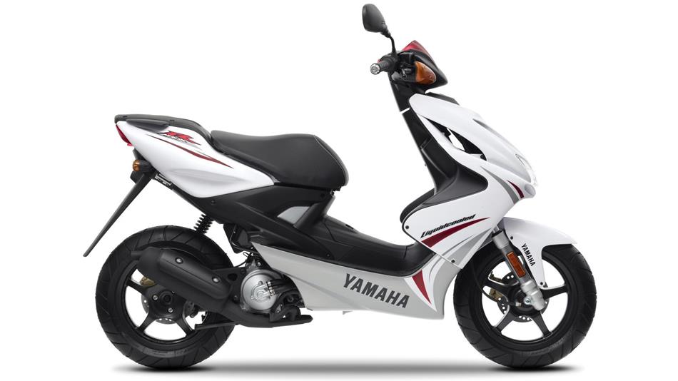 2012 Yamaha Aerox R #3