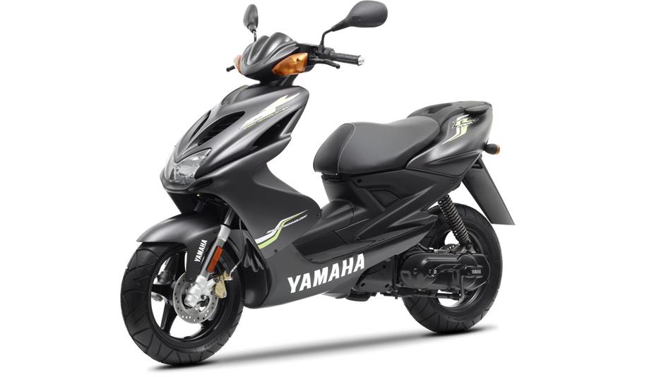 2012 Yamaha Aerox R #2